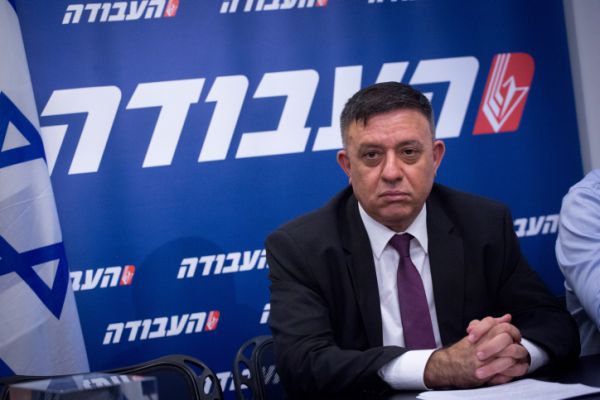 סוף סוף: גבאי מגלה אם הוא ימני או שמאלני