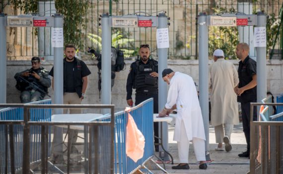 הקבינט הסמיך את המשטרה; המגנומטרים לא יוסרו