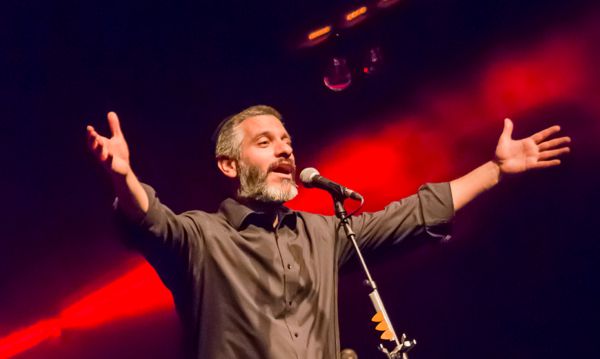 אביתר בנאי מופיע ב'גולה'