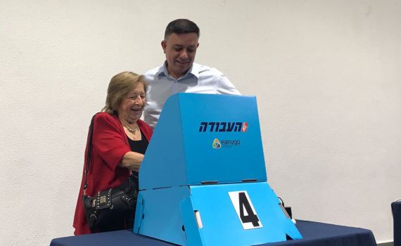גבאי או פרץ? בוחרים יו"ר חדש למפלגת העבודה