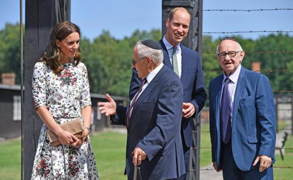 מרגשת ביותר: הדוכסית מבקרת במחנה השמדה