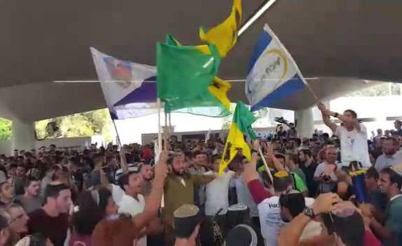 צפו: לוחמי ההסדר מתגייסים לקרבי בשירה וריקודים