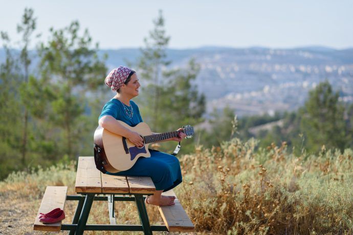 שרה על החורבן: רננה שלם בסינגל ווקאלי מרגש