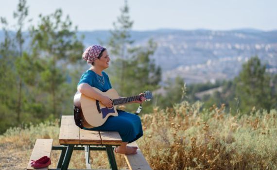 שרה על החורבן: רננה שלם בסינגל ווקאלי מרגש