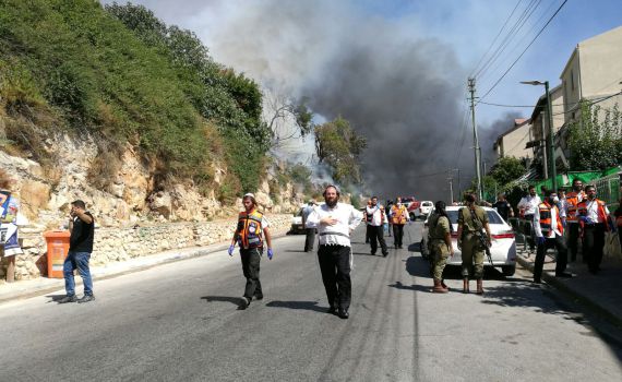 שריפה בצפת: בניין התלקח; שורת בתים פונתה