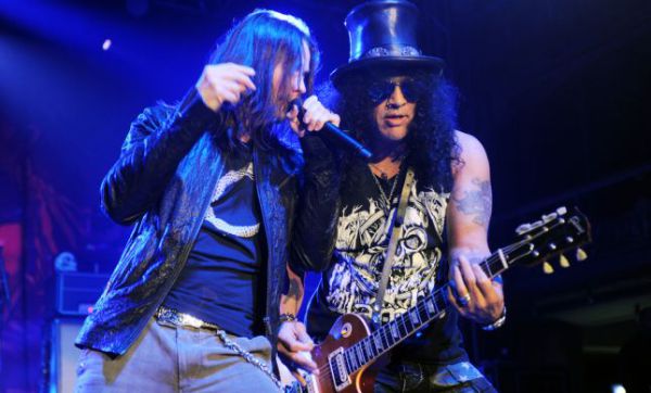 פצועה במצב בינוני מההופעה של גאנז אנד רוזס