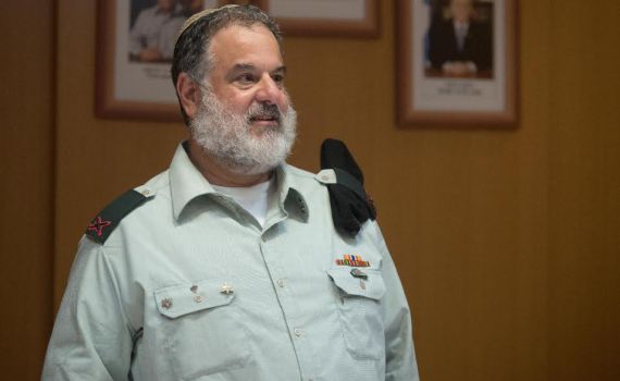 כבוד למגזר: קצין המילואים הראשי- סרוג ובוגר ישיבה