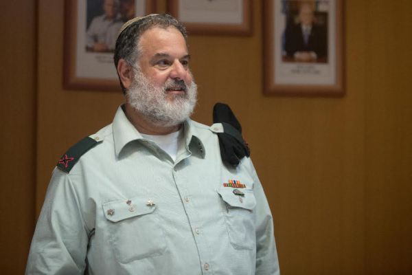 כבוד למגזר: קצין המילואים הראשי- סרוג ובוגר ישיבה