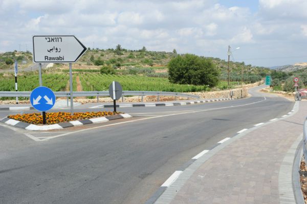 הכביש לעיר רוואבי נסלל על קרקע פרטית