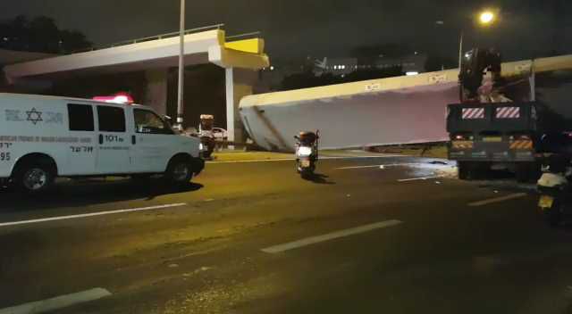 גשר קרס על משאית בכביש 4: הנהג נמחץ למוות