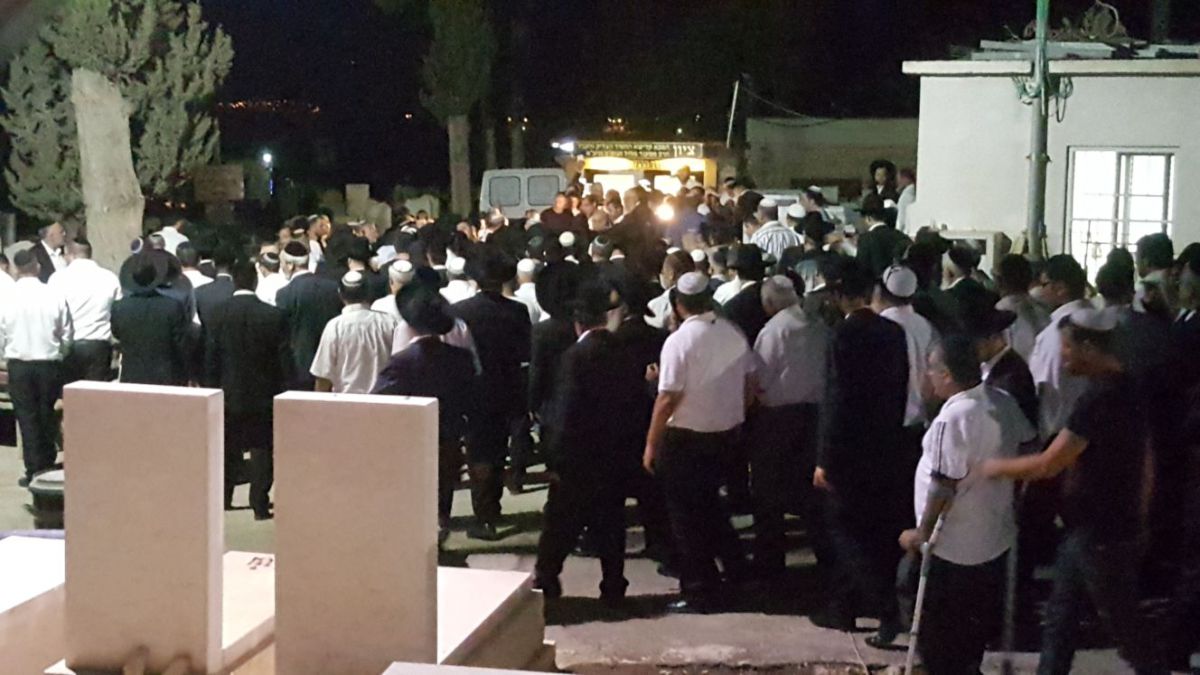 גלריה: הלווית רבה של טבריה הרב דוד פרץ זצ"ל