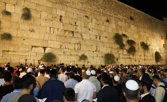 גלריה: סליחות ראשונות בכותל המערבי בירושלים