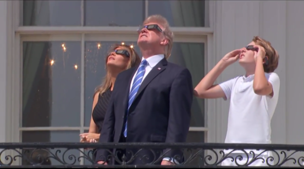 אפילו טראמפ לא פספס: תיעוד מליקוי החמה הנדיר