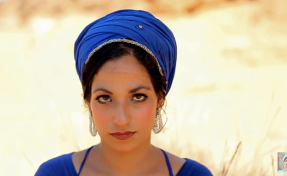 'יום אחד': הזמרת הסרוגה מבית אל בסינגל חדש