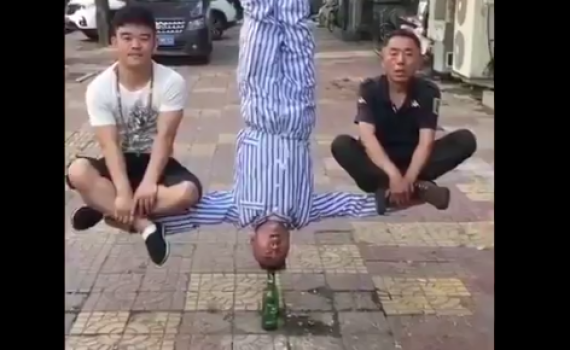 בגלל אספן הבקבוקים: הקסם המתוחכם נחשף