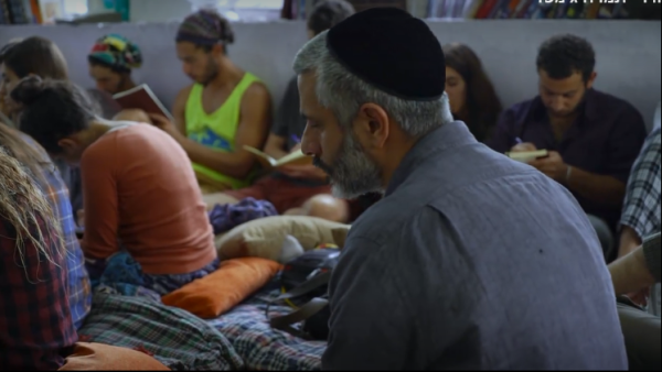 18 שנה אחרי: אביתר בנאי עושה מסע מתקן להודו