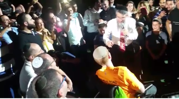 מרגש: ההפתעה של אברהם פריד לפצוע צוק איתן