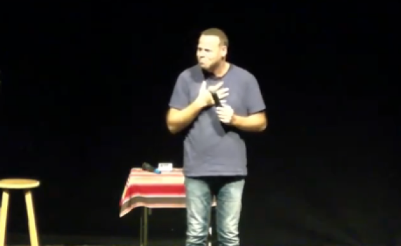 ענק: אדיר מילר ב'שיעור' קצר באמונה. צפו