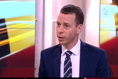 צפו: עמית סגל נותן בראש באולפן חדשות 2