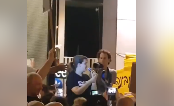 צפו: דפני ליף נאמה בהפגנה והותירה את השמאל בהלם