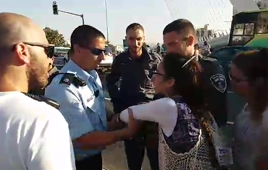 צפו: אלימות משטרתית כלפי קטינות בהפגנה בירושלים