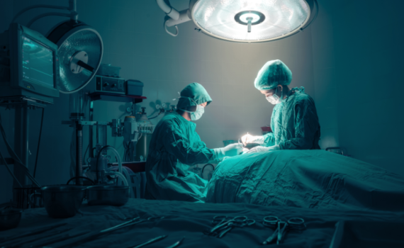 'מעשה צורם': זעם על מנתח בגלל תמונה שהעלה לרשת