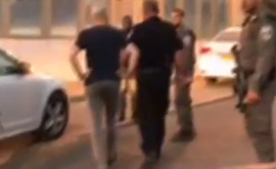 צפו: רגע המעצר של אלדד יניב והבאתו לחקירה