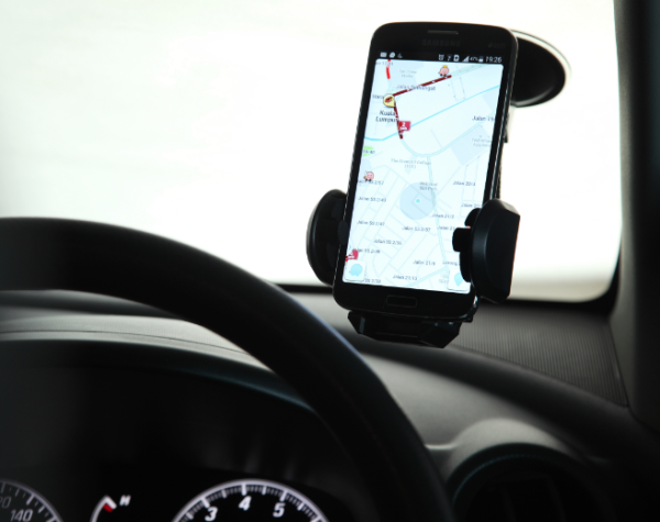 'איני הנהג': מותר לשקר ל'ווייז'? הרב אליהו מכריע