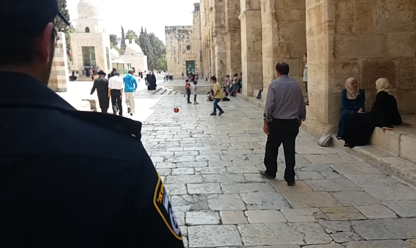 תיעוד מקומם: שוב משחקי כדורגל בהר הבית. צפו