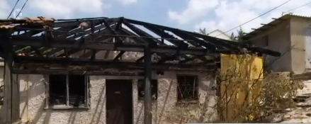 'איימו עליי': העירה לשכנים והתעוררה לבית בוער