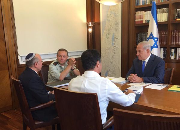 לפני היציאה לרוסיה: נתניהו בהתייעצות ביטחונית סרוגה