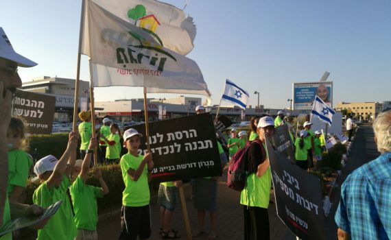 תושבי מגרון מקלקלים לנתניהו את הרמת הכוסית