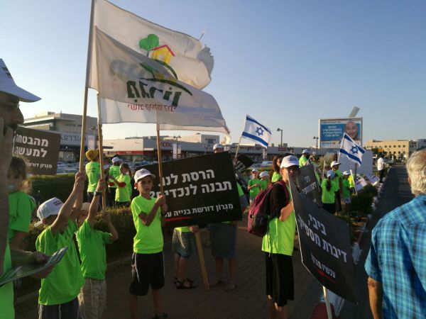 תושבי מגרון מקלקלים לנתניהו את הרמת הכוסית