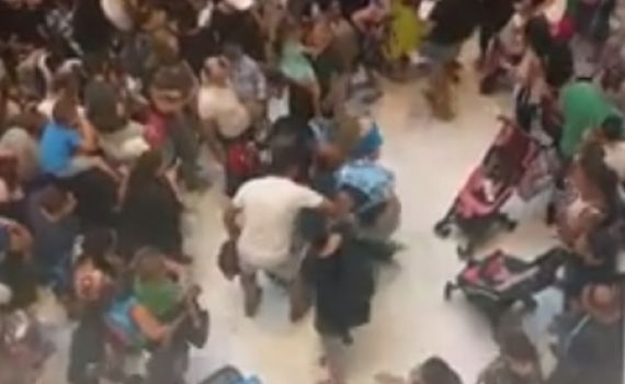 צפו: הנשים התקוטטו; יובל המבולבל עצר את ההופעה