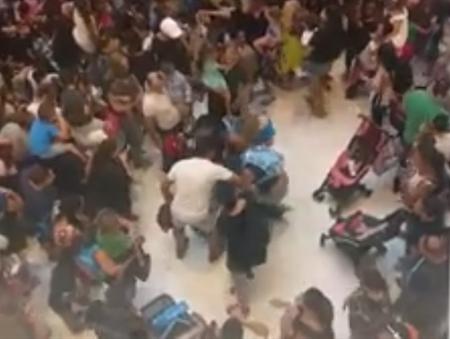 צפו: הנשים התקוטטו; יובל המבולבל עצר את ההופעה