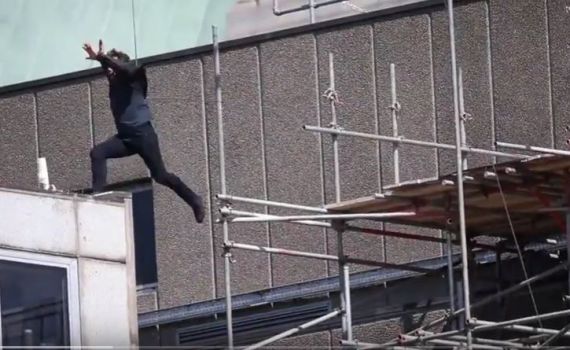 אאוץ': טום קרוז נפל כשצילם פעלול לסרט חדש