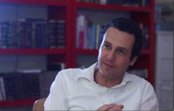 לקראת ט"ו באב – עודד מנשה בתיעוד מיוחד על סגולת מפתח הזיווגים