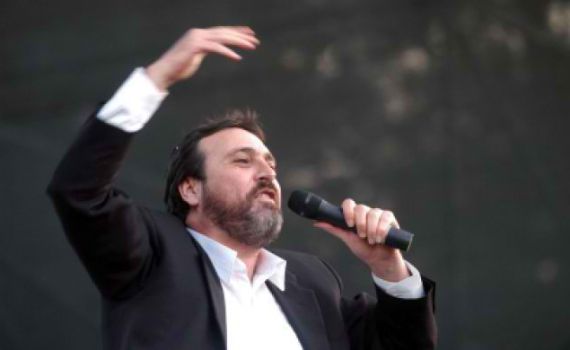 חוזר להילחם מקרוב? הזמר בני אלבז חזר לישראל