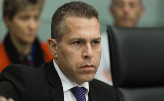 אחרי הבקורת: הדוברת תוקפת את גלעד ארדן