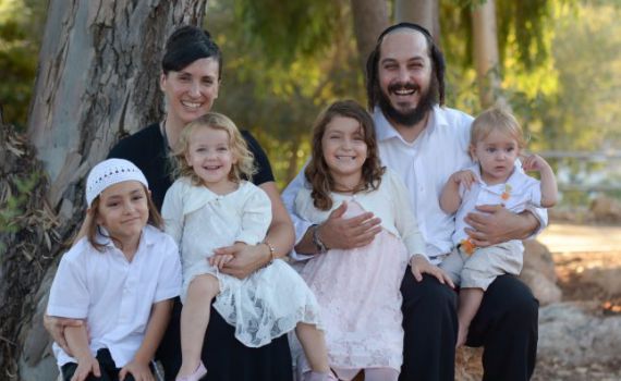 ספיישל ט"ו באב: החרדי והחילונייה שבחרו באהבה