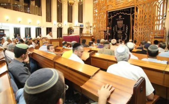 צפו: שיעורו השבועי של הרב שמואל אליהו