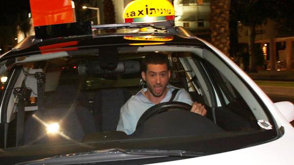 אופס: המונית הכי מפורסמת במדינה הורדה מהכביש