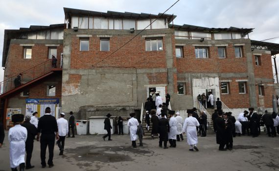 אוקראינה הודיעה: תיאסר כניסת מתפללים לאומן