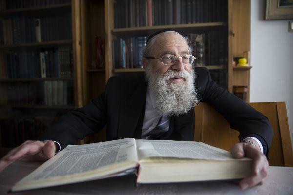 הרב שטרן: "המונים בורחים לארץ טומאת העמים"