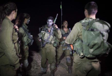 סמל א' מהגדוד המעורב יודה באונס חיילת