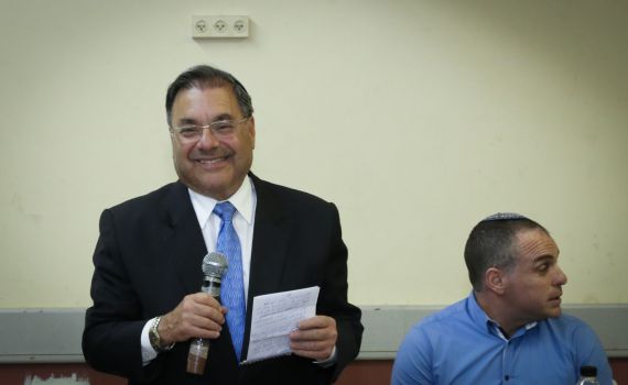 הרב ריסקין: היחס להומואים? 'אונס רחמנא פטריה'