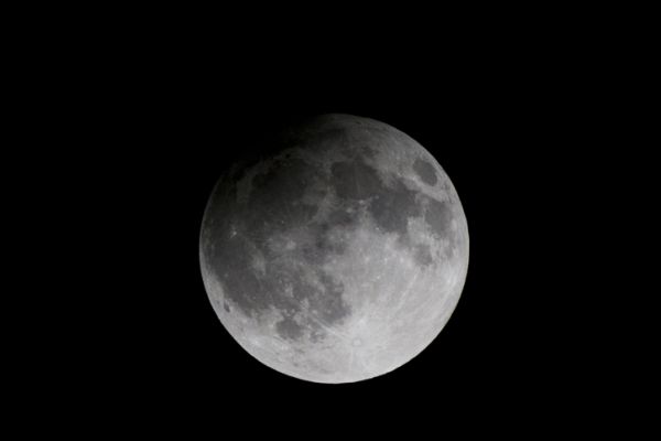 נאס"א בהודעה דרמטית: "מצאנו מים על הירח"