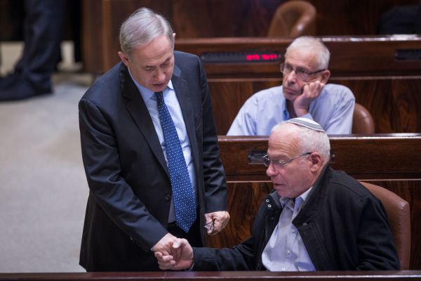 "כל עוד אין הרשעה בדין, אסור לך להתפטר"