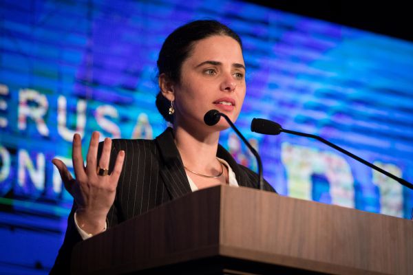 מי החליט לפתוח בחקירה נגד שוברים שתיקה?