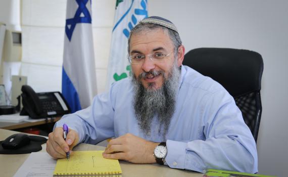 רק נבחר: המועצה תשפץ את השכונה של שלמה נאמן